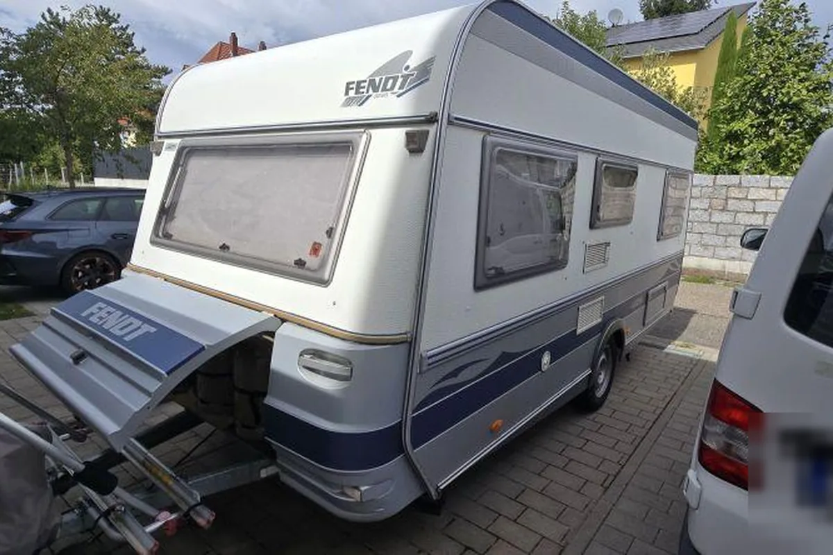 Wohnwagen Fendt bei der Besichtigung vor Ort, Gutachten 26.073