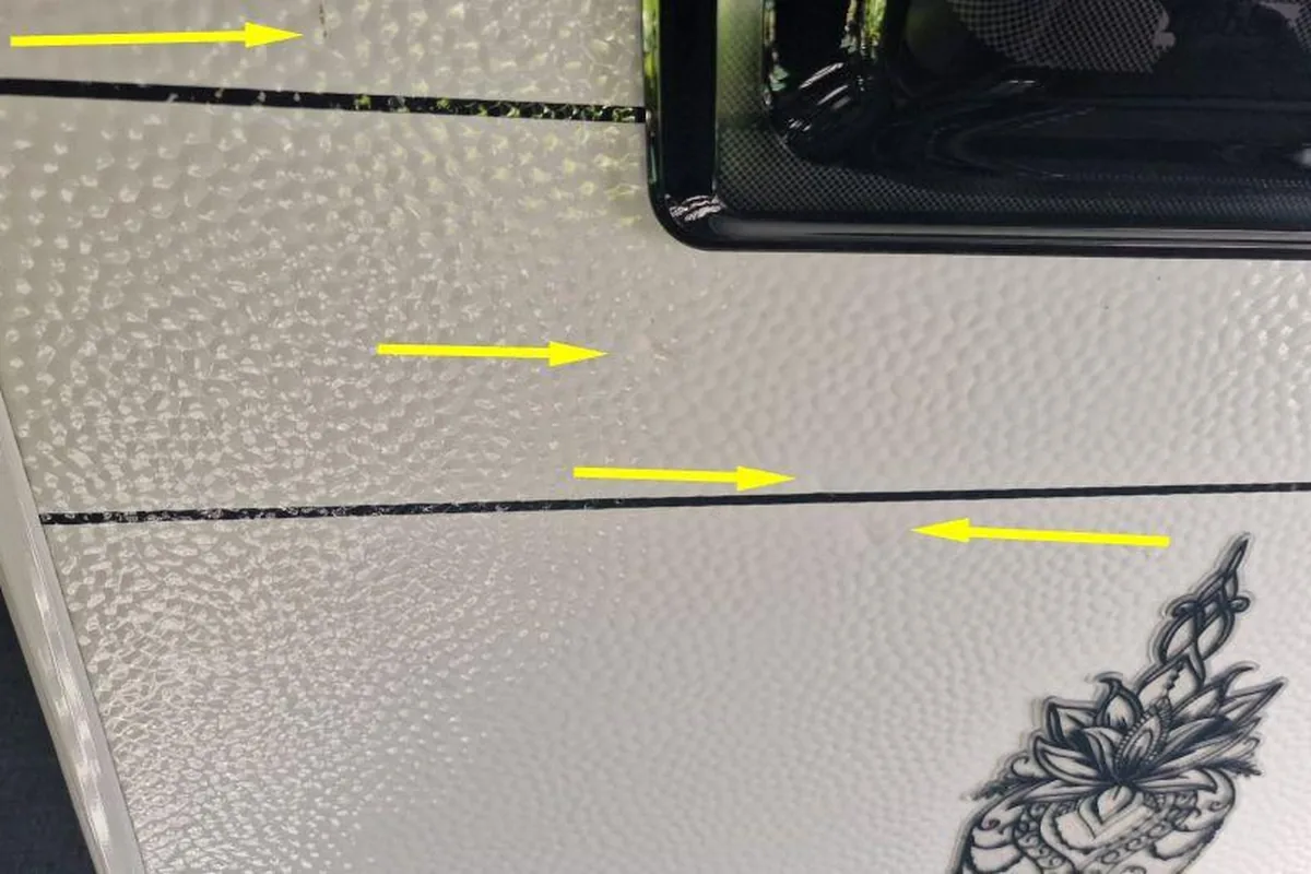 Markierte Beschädigungen an der Sandwich-Seitenwand, Gutachten 25.023