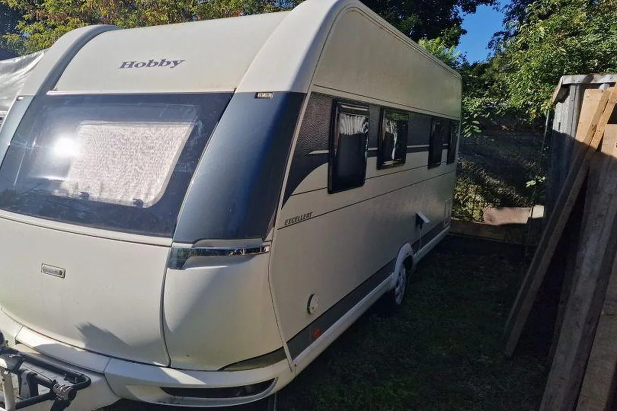 Wohnwagen Hobby bei der Besichtigung, Gutachten 25.023